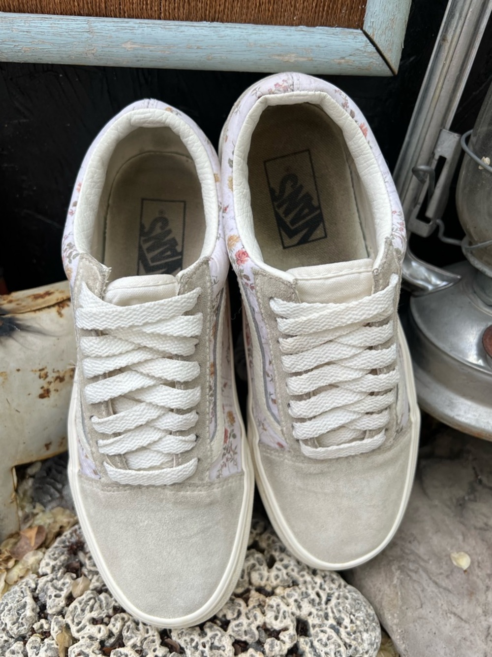 Vans Floral Old Skool Sneakers in Beige and Pink - Picture 4 of 9